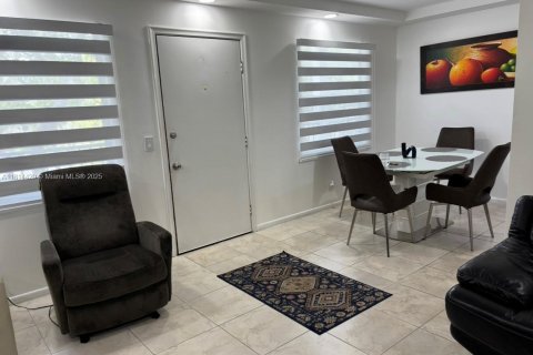 Condo in Pembroke Pines, Florida, 2 bedrooms  № 1766374 - photo 21