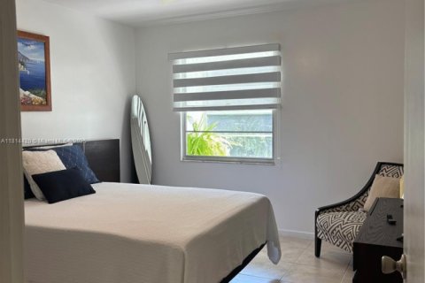 Condo in Pembroke Pines, Florida, 2 bedrooms  № 1766374 - photo 12
