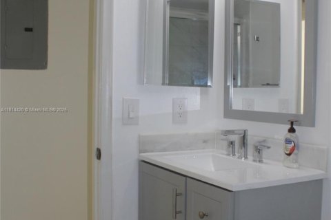 Condo in Pembroke Pines, Florida, 2 bedrooms  № 1766374 - photo 28