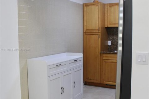 Condo in Pembroke Pines, Florida, 2 bedrooms  № 1766374 - photo 24