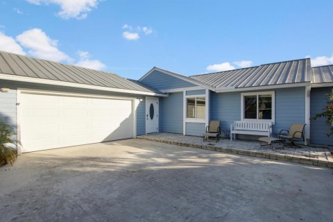 House in Jupiter, Florida 3 bedrooms, 133.59 sq.m. № 2083543 - photo 2