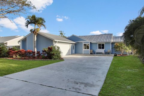 House in Jupiter, Florida 3 bedrooms, 133.59 sq.m. № 2083543