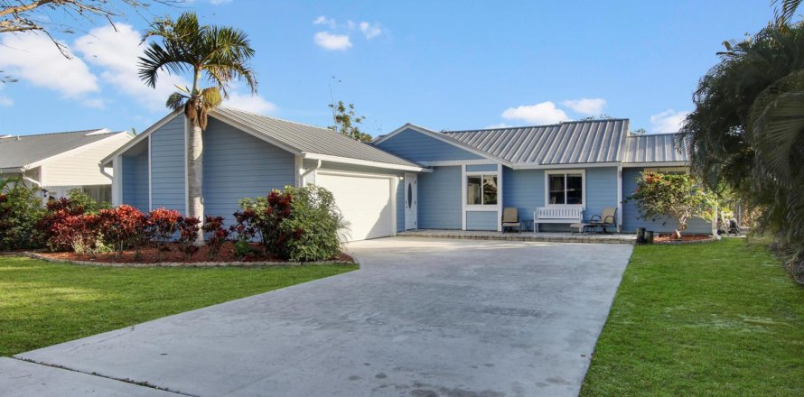 House in Jupiter, Florida 3 bedrooms, 133.59 sq.m. № 2083543