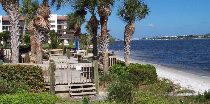 Condominio en Hypoluxo, Florida, 2 dormitorios № 1142395