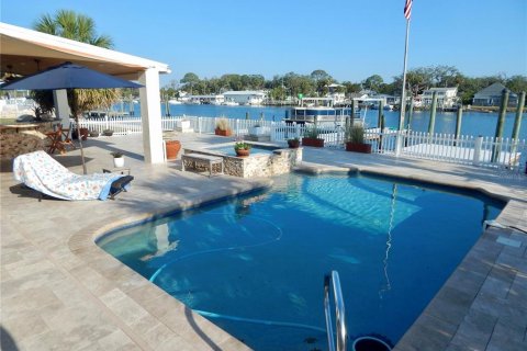 House in Port Richey, Florida 4 bedrooms, 341.14 sq.m. № 1690929 - photo 17