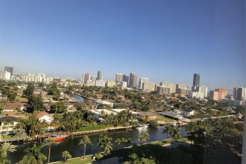 Copropriété à louer à Aventura, Floride: 3 chambres, 125.42 m2 № 2020807 - photo 17