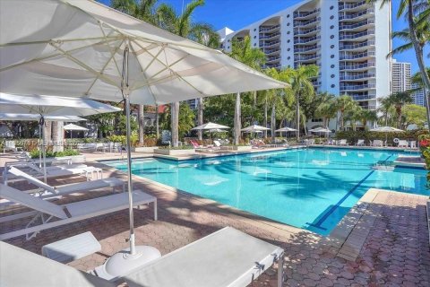 Copropriété à louer à Aventura, Floride: 3 chambres, 125.42 m2 № 2020807 - photo 2