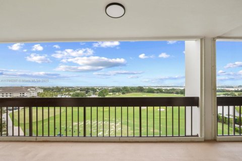 Condo in West Palm Beach, Florida, 3 bedrooms  № 1701572 - photo 25