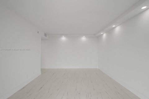 Condo in West Palm Beach, Florida, 3 bedrooms  № 1701572 - photo 22