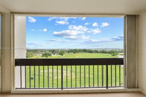 Condo in West Palm Beach, Florida, 3 bedrooms  № 1701572 - photo 28