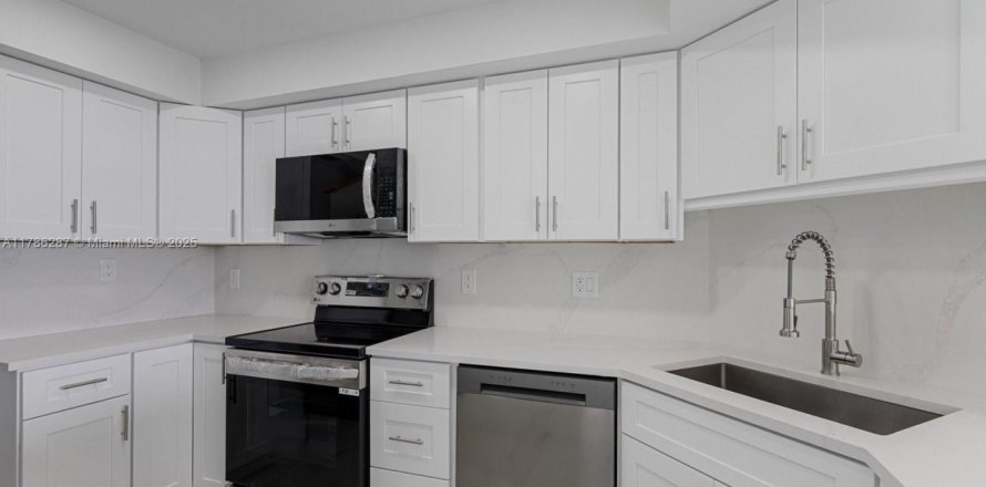 Condo in West Palm Beach, Florida, 3 bedrooms  № 1701572