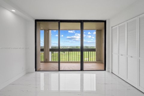 Condo in West Palm Beach, Florida, 3 bedrooms  № 1701572 - photo 15