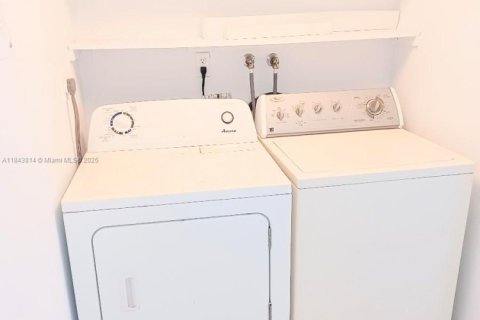 Condo in Fort Lauderdale, Florida, 3 bedrooms  № 1838689 - photo 4