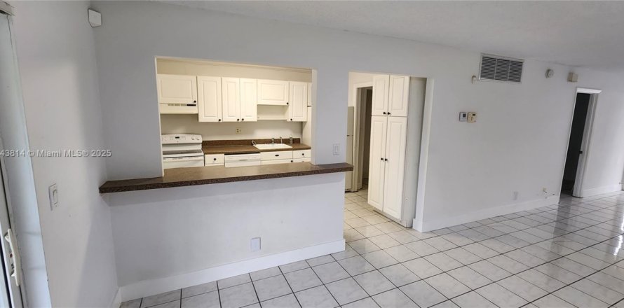 Condo in Fort Lauderdale, Florida, 3 bedrooms  № 1838689
