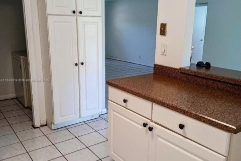 Condo in Fort Lauderdale, Florida, 3 bedrooms  № 1838689 - photo 3