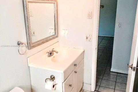 Condo in Fort Lauderdale, Florida, 3 bedrooms  № 1838689 - photo 7