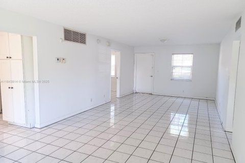 Condo in Fort Lauderdale, Florida, 3 bedrooms  № 1838689 - photo 5