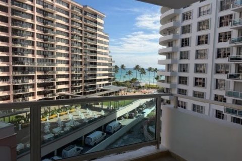 Condominio en Miami Beach, Florida, 2 dormitorios  № 2085271