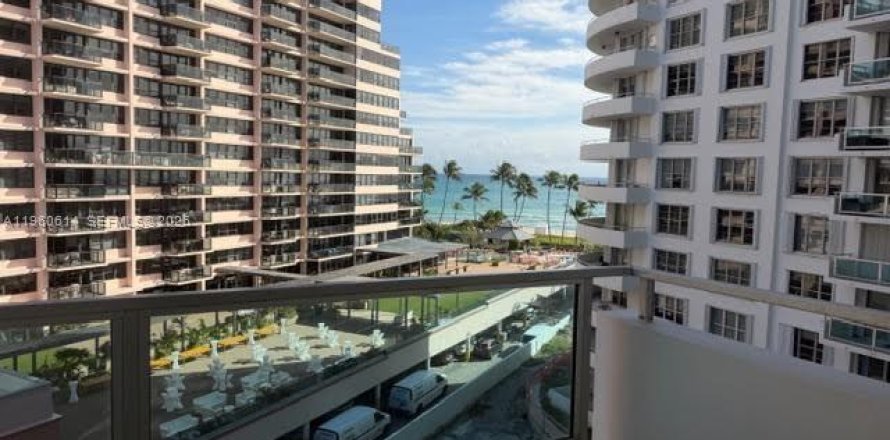 Condominio en Miami Beach, Florida, 2 dormitorios  № 2085271