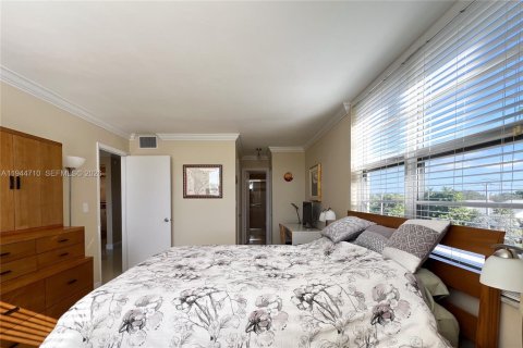 Condo in Pembroke Pines, Florida, 1 bedroom № 2060118 - photo 7