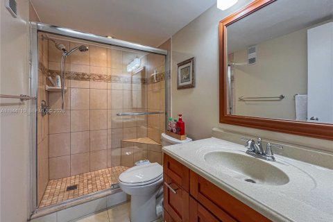 Condo in Pembroke Pines, Florida, 1 bedroom № 2060118 - photo 10