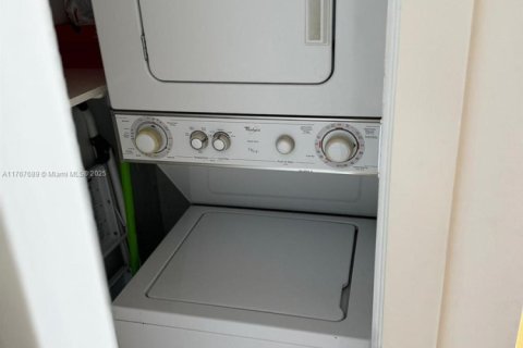Copropriété à vendre à Miami, Floride: 1 chambre, 67.91 m2 № 1980376 - photo 10