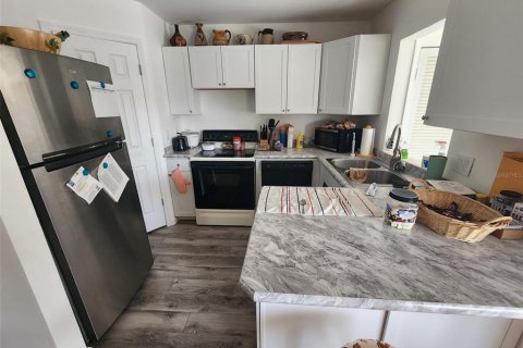 Condominio en venta en Port Charlotte, Florida, 2 dormitorios, 85.38 m2 № 1782767 - foto 3