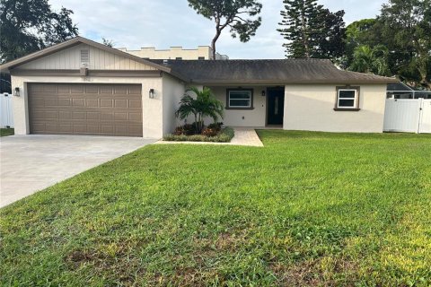 Casa en Saint Petersburg, Florida 3 dormitorios, 140.84 m2 № 2376748