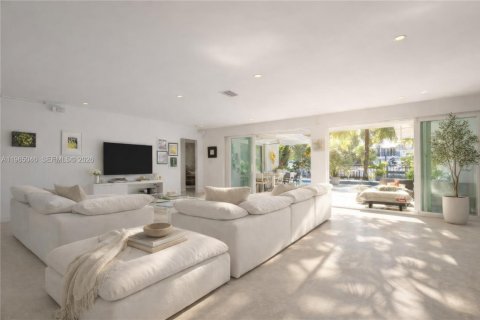 Купить виллу или дом в Норт-Майами-Бич, Флорида 4 спальни, 232.44м2, № 2026373 - фото 5