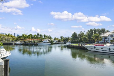 Купить виллу или дом в Норт-Майами-Бич, Флорида 4 спальни, 232.44м2, № 2026373 - фото 23