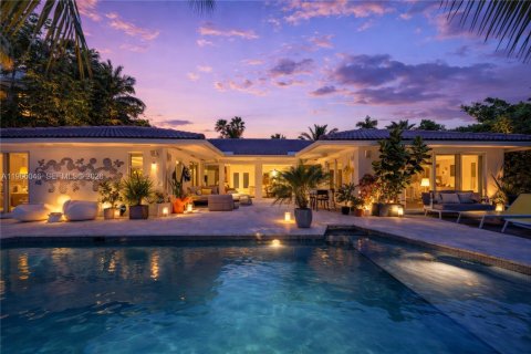 Купить виллу или дом в Норт-Майами-Бич, Флорида 4 спальни, 232.44м2, № 2026373 - фото 3