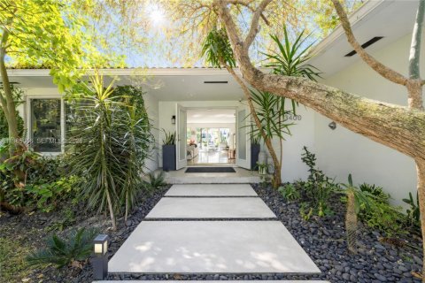 Купить виллу или дом в Норт-Майами-Бич, Флорида 4 спальни, 232.44м2, № 2026373 - фото 4