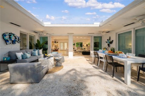 Купить виллу или дом в Норт-Майами-Бич, Флорида 4 спальни, 232.44м2, № 2026373 - фото 6