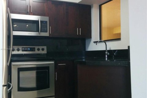 Condo in Miami, Florida, 1 bedroom  № 1895406 - photo 13