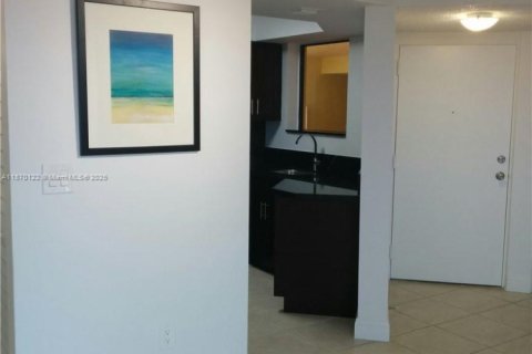 Condo in Miami, Florida, 1 bedroom  № 1895406 - photo 5