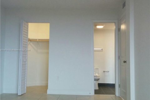 Condo in Miami, Florida, 1 bedroom  № 1895406 - photo 19