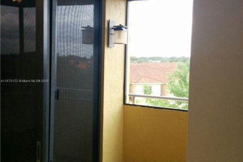 Condo in Miami, Florida, 1 bedroom  № 1895406 - photo 17