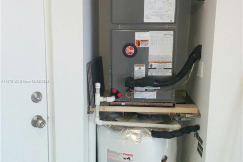 Condo in Miami, Florida, 1 bedroom  № 1895406 - photo 27