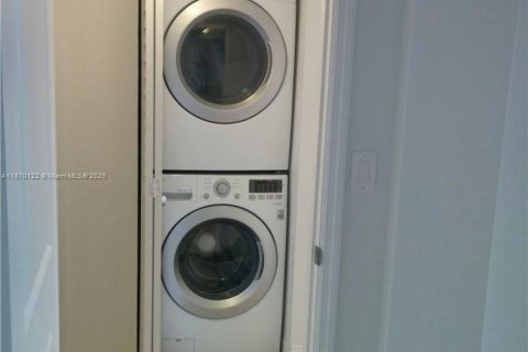 Condo in Miami, Florida, 1 bedroom  № 1895406 - photo 26