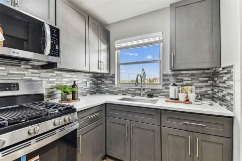 Copropriété à vendre à Gulfport, Floride: 1 chambre, 98.48 m2 № 1775014 - photo 4