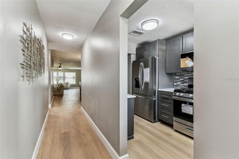Copropriété à vendre à Gulfport, Floride: 1 chambre, 98.48 m2 № 1775014 - photo 3