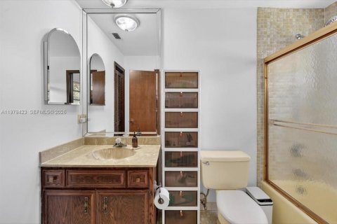 House in Cutler Bay, Florida 4 bedrooms, 255.11 sq.m. № 2044060 - photo 29