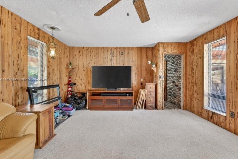 House in Cutler Bay, Florida 4 bedrooms, 255.11 sq.m. № 2044060 - photo 11