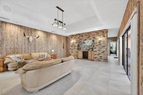 House in Cutler Bay, Florida 4 bedrooms, 255.11 sq.m. № 2044060 - photo 12