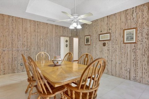 House in Cutler Bay, Florida 4 bedrooms, 255.11 sq.m. № 2044060 - photo 16