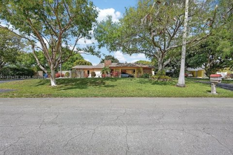 House in Cutler Bay, Florida 4 bedrooms, 255.11 sq.m. № 2044060 - photo 2