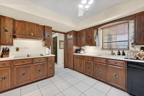 House in Cutler Bay, Florida 4 bedrooms, 255.11 sq.m. № 2044060 - photo 20