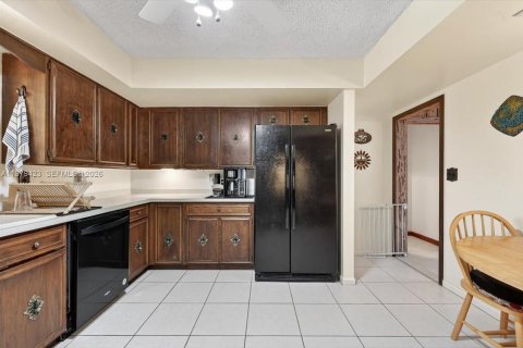 House in Cutler Bay, Florida 4 bedrooms, 255.11 sq.m. № 2044060 - photo 23