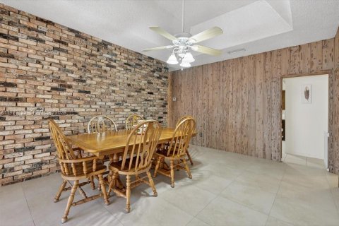 House in Cutler Bay, Florida 4 bedrooms, 255.11 sq.m. № 2044060 - photo 17