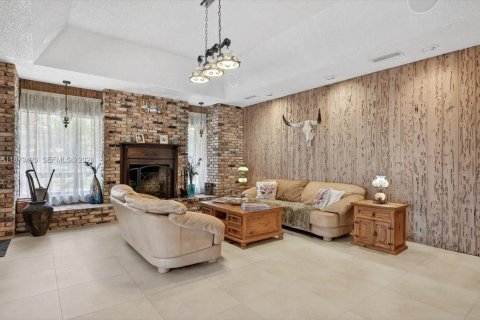 House in Cutler Bay, Florida 4 bedrooms, 255.11 sq.m. № 2044060 - photo 13